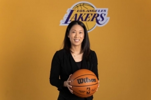 2016年至今擔(dān)任多個(gè)要職！湖人任命Elaine Shen為球隊(duì)首席財(cái)務(wù)官